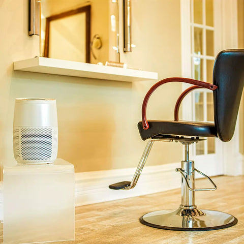 Purificatore perfetto per salone parrucchiere professionale, garantisce aria pulita per clienti in ambiente elegante e moderno